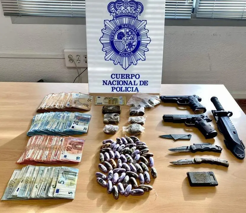 Droga y dinero intervenido. - Viva