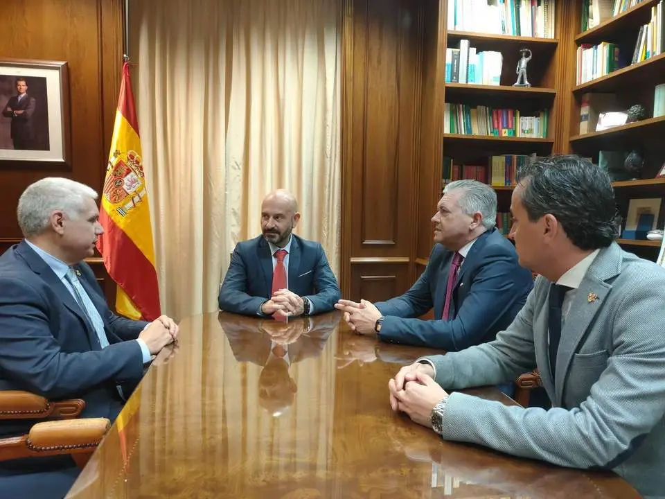 Reuni&oacute;n previa entre gobierno y cofrad&iacute;a. - Subdelegaci&oacute;n