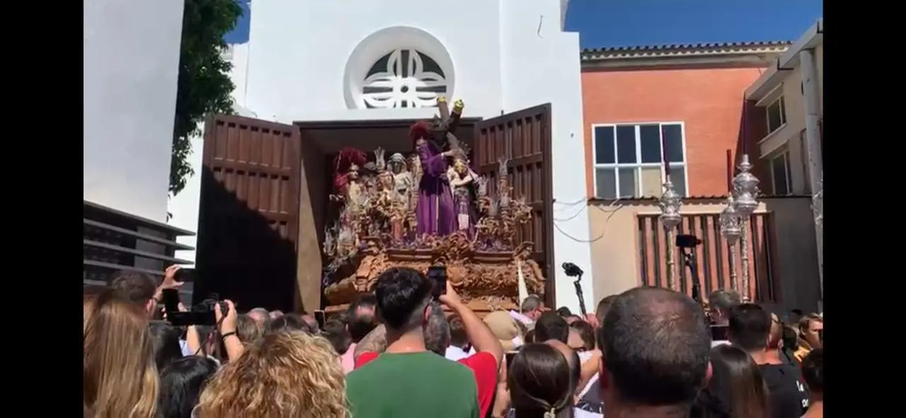 La Entrega repite gesta con m&aacute;s nazarenos y costaleros