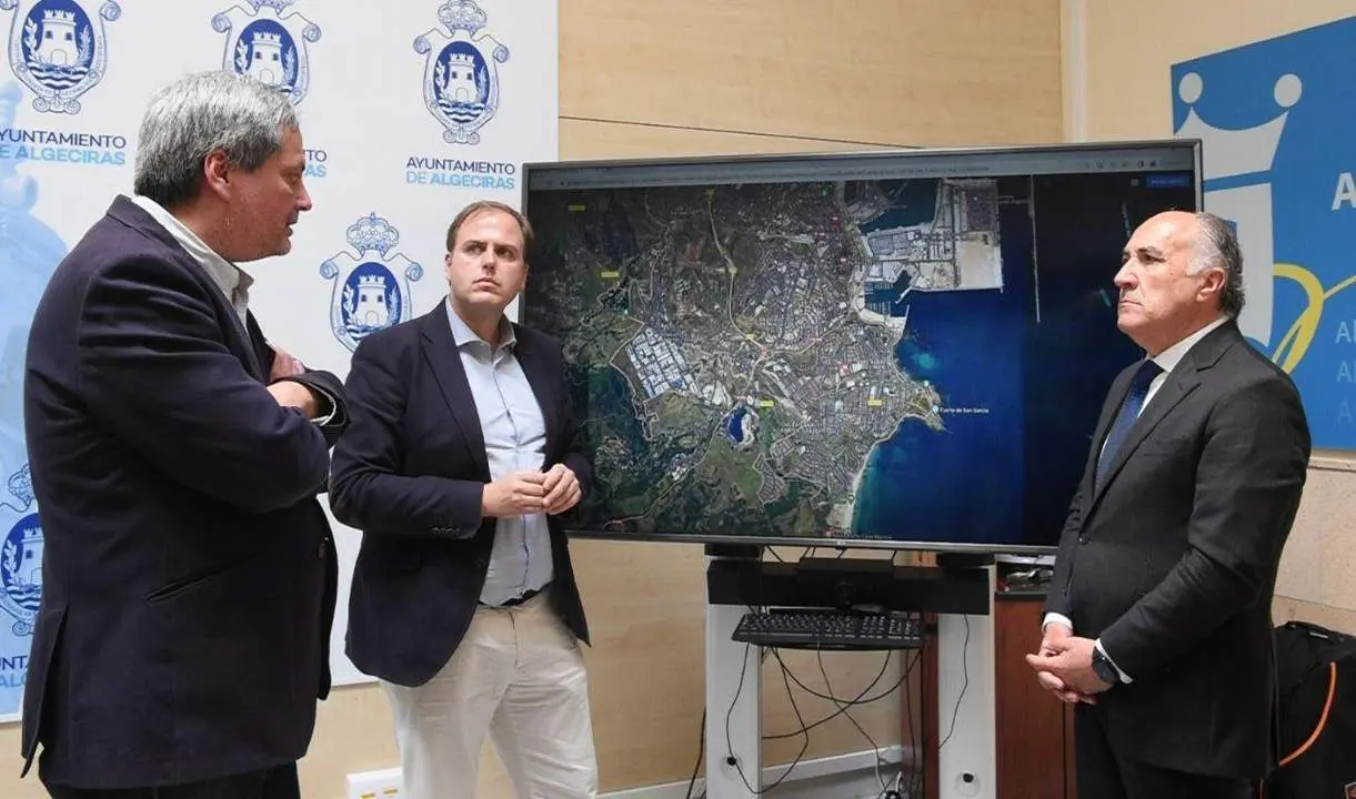 Landaluce y V&aacute;zquez, reunidos con el gerente de Emalgesa. - AI