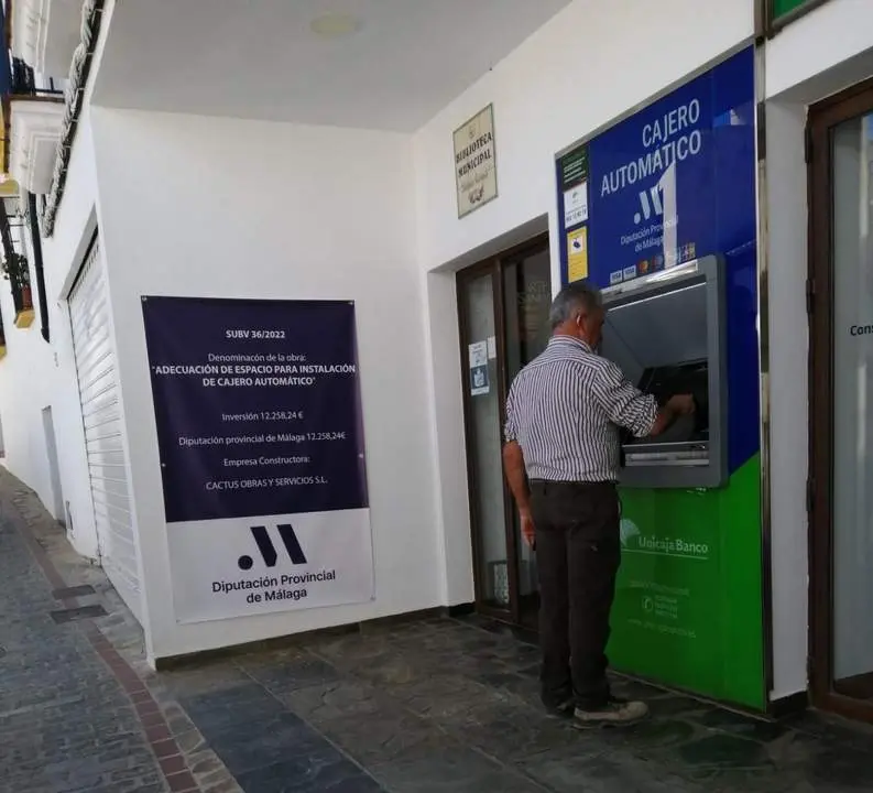 Cajero autom&aacute;tico en Benalaur&iacute;a.  - 
