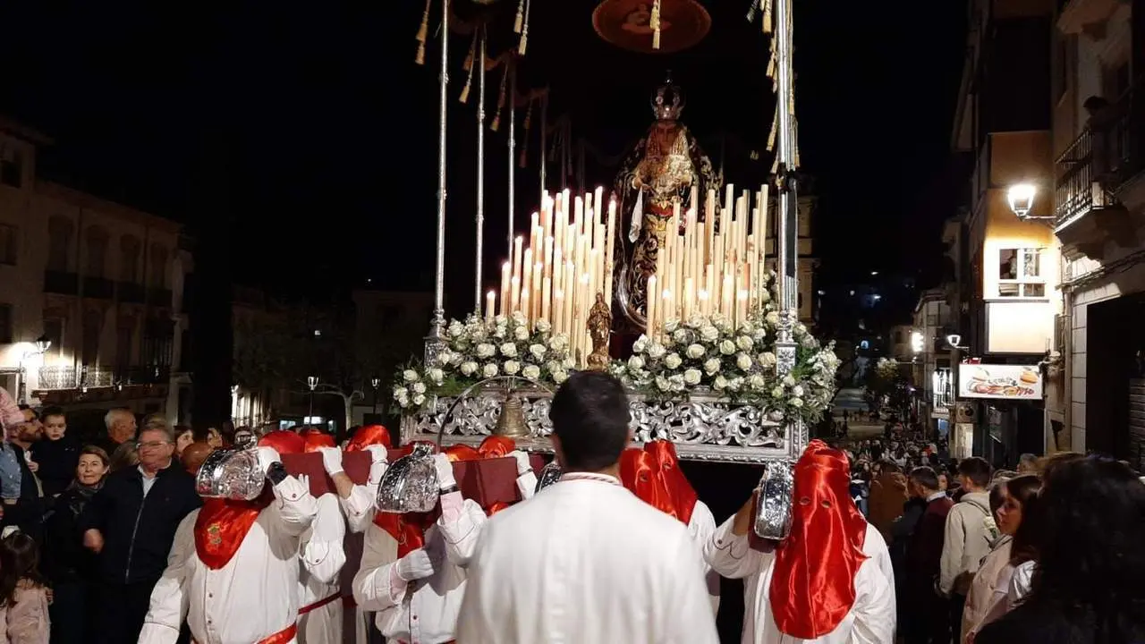 Mar&iacute;a Sant&iacute;sima de los Dolores, a su paso por la calle Real.  - Juan Jos&eacute; Montiel