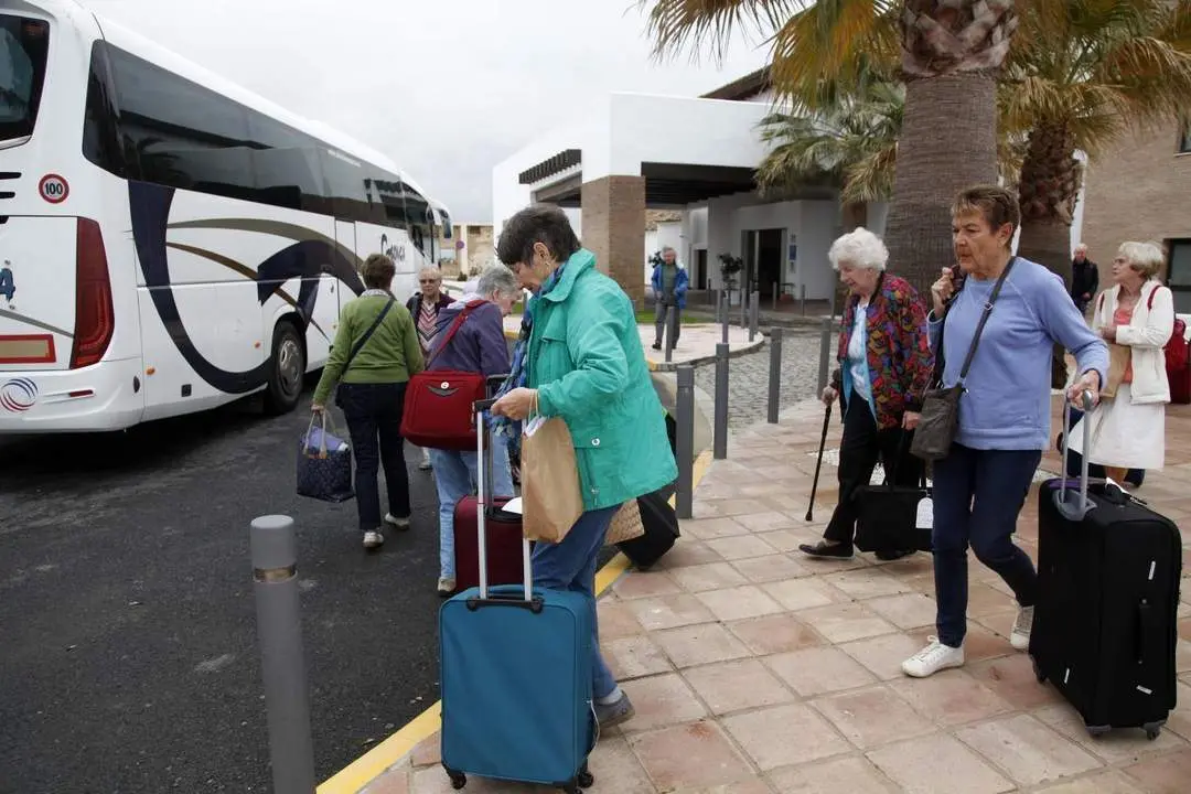 Turistas ingleses en un hotel de El Rompido - Jordi Landero