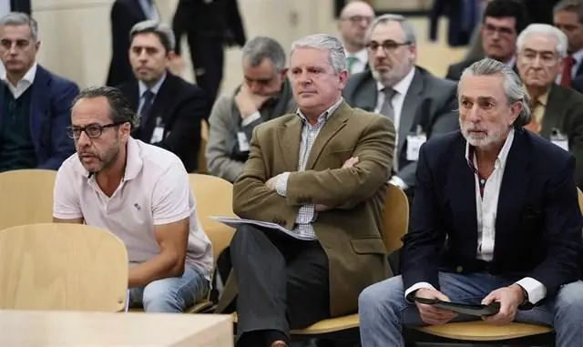El Bigotes, Crespo y Correa. - EP