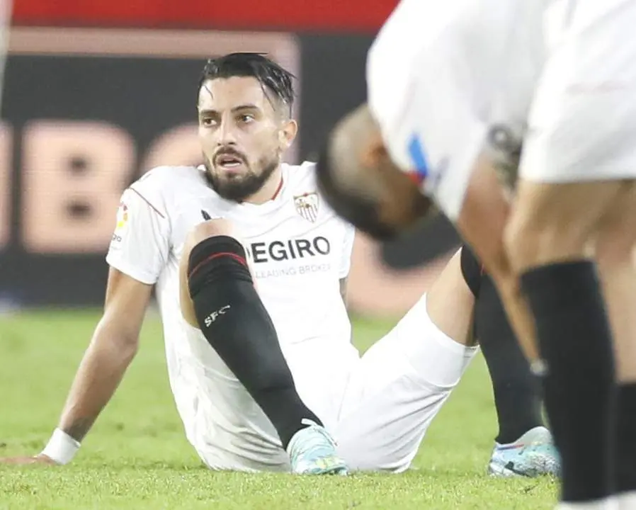 El lateral del Sevilla, Alex Telles, tras el partido con la Real. - efe