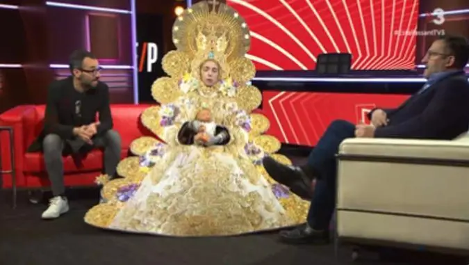 Parodia de la Virgen del Roc&iacute;o. - Twitter @estapassanttv3