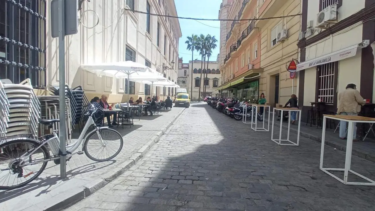 La calle Veracruz, que transcurre paralela al edificio de Correos.  - F.C.A.