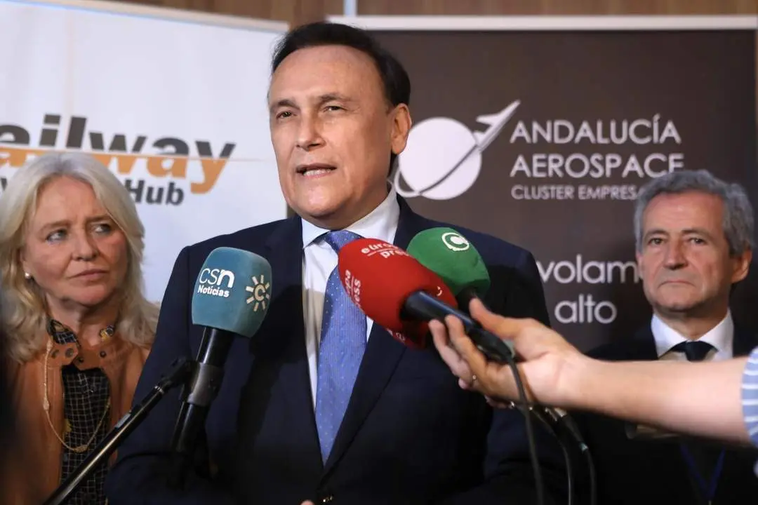 El consejero de Universidad atiende a los medios.  - Europa Press