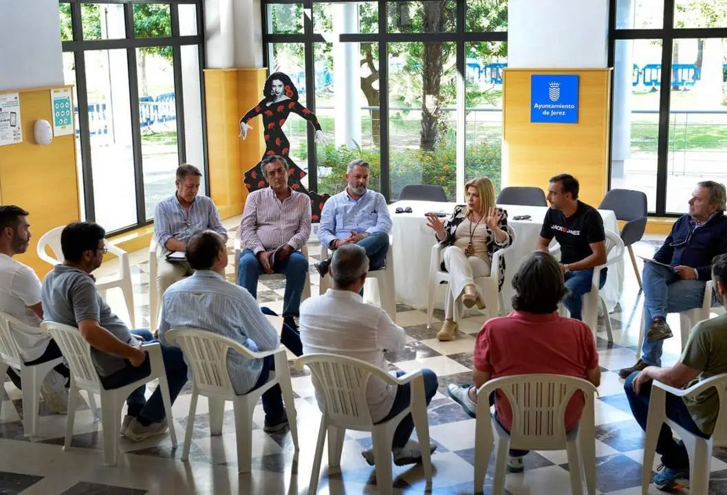 La alcaldesa, Mamen S&aacute;nchez, con el sector hostelero. - VIVA