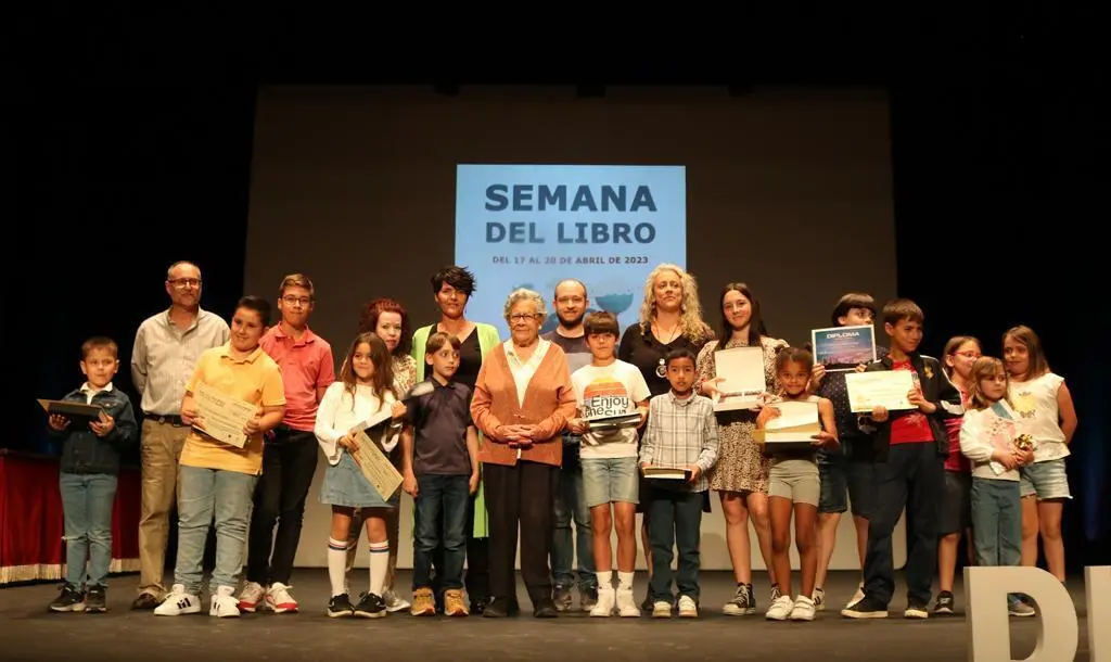 Foto de familia de todos los premiados - VCO