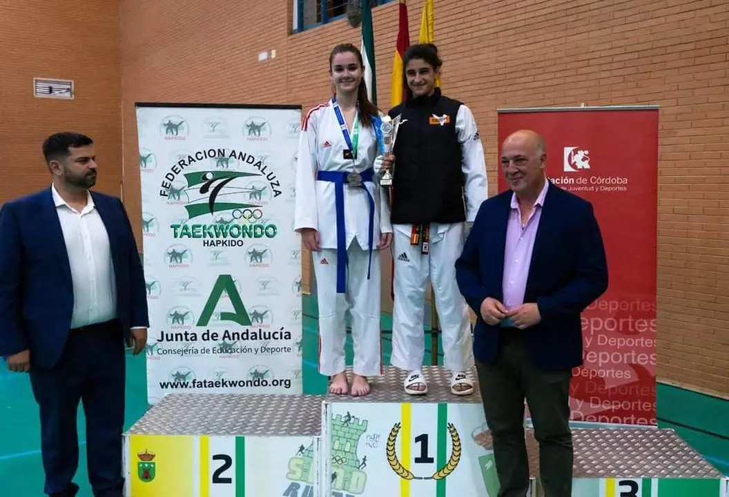 La joven deportista lepera, en el podio - VCO