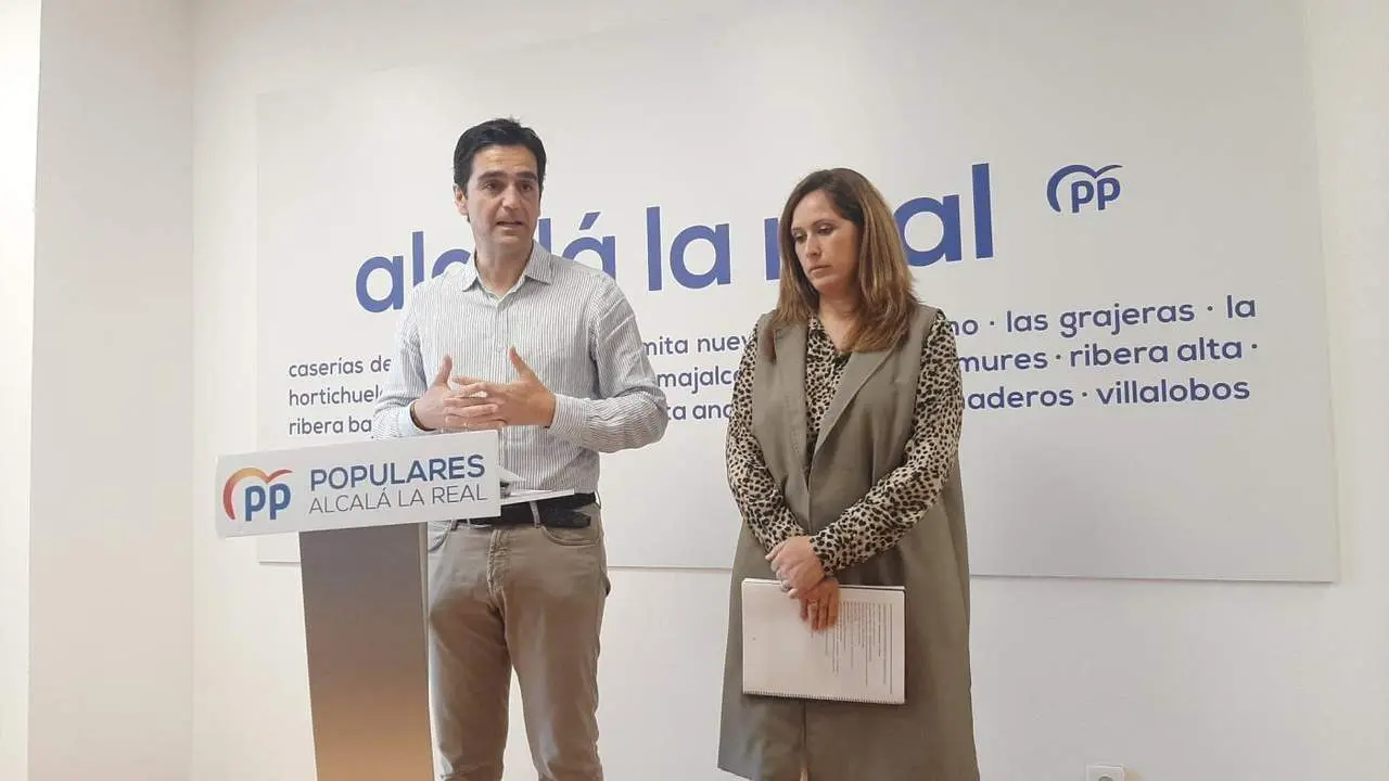 Marino Aguilera y Mercedes Flores en la rueda de prensa de este lunes. - Juan Jos&eacute; Montiel