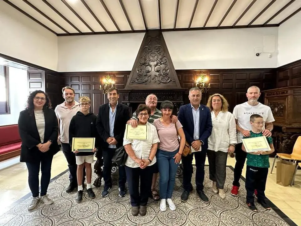 Foto de familia con los premiados - VCO