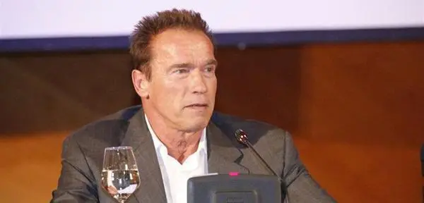 Schwarzenegger . - E.P.