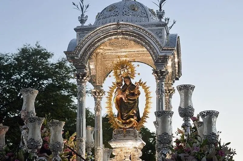 La Virgen de la Cinta, en su paso procesional. - HERMANDAD DE LA CINTA
