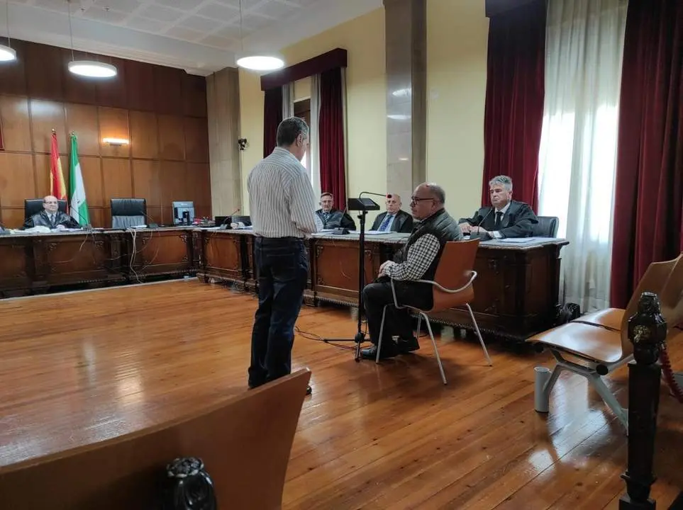 Muestran al acusado la navaja empleada. - Europa Press