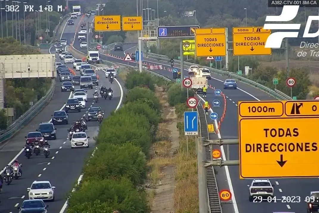 Una imagen a&eacute;rea de la DGT del dispositivo de tr&aacute;fico por el GP. - DGT