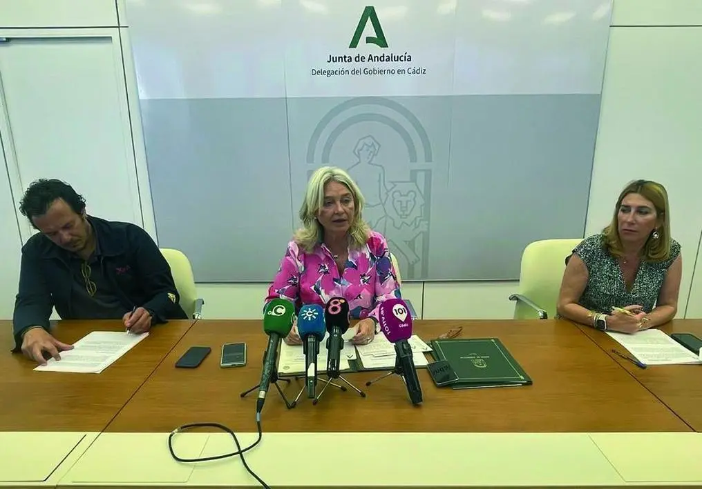 Kichi, con Mercedes Colombo, en rueda de prensa. - VIVA