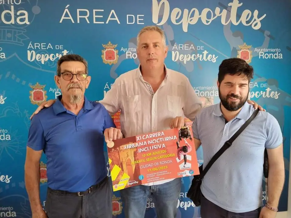 El delegado, el presidente del club y el director de la ONCE.  - 