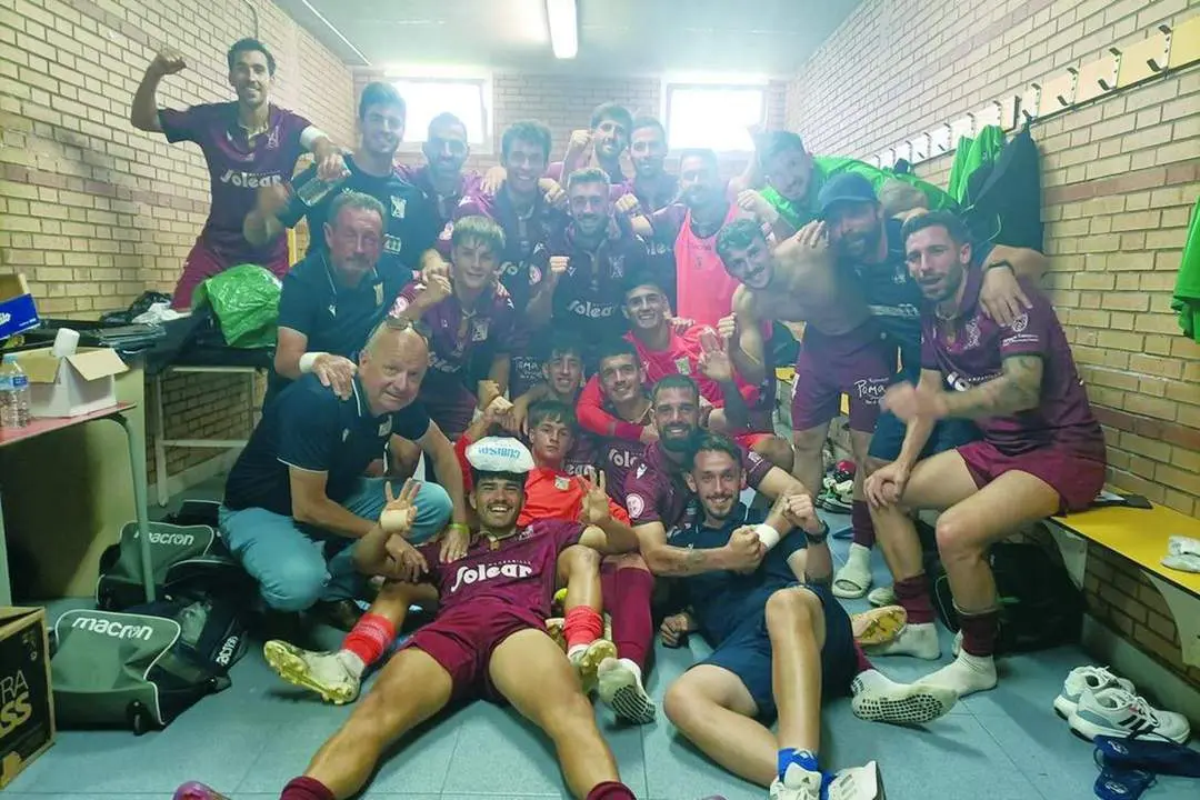El Atl&eacute;tico Sanluque&ntilde;o celebra el triunfo obtenido en El Ejido - ASCF