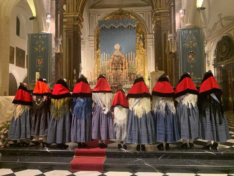Pastiras ante Nuestra Se&ntilde;ora de la Capilla en San Ildefonso. - Viva Ja&eacute;n.