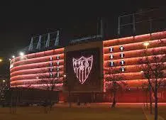 La fachada sur del estadio. - SFC