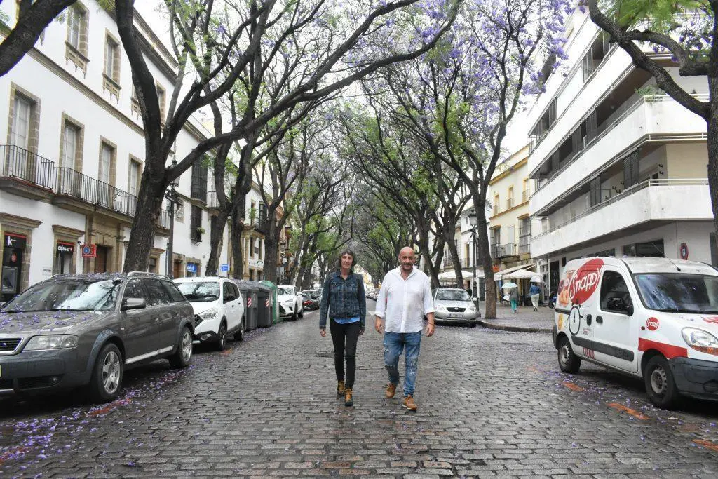Kika Gonz&aacute;lez y Ruiz Berdejo por calle Porvera - La Confluencia