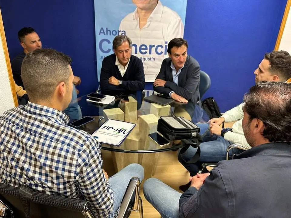Gonz&aacute;lez en la reuni&oacute;n con la Polic&iacute;a Local. - Viva Ja&eacute;n.