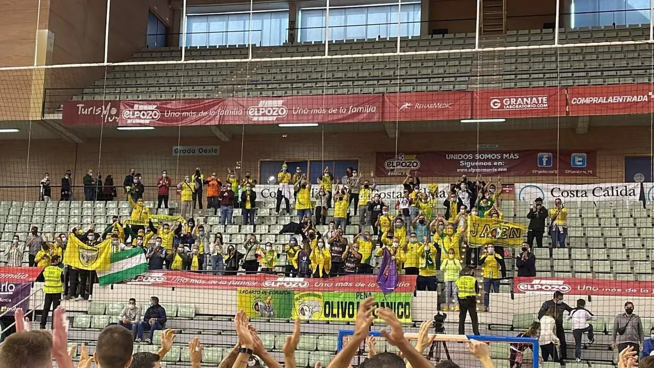 Afici&oacute;n jiennense en el Palacio de Deportes de Murcia. - VIVA Ja&eacute;n