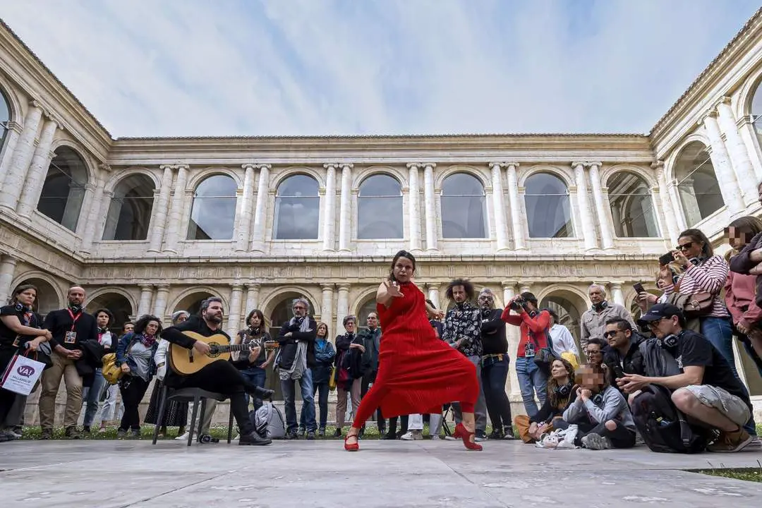 La bailaora Mar&iacute;a Moreno act&uacute;a durante la 