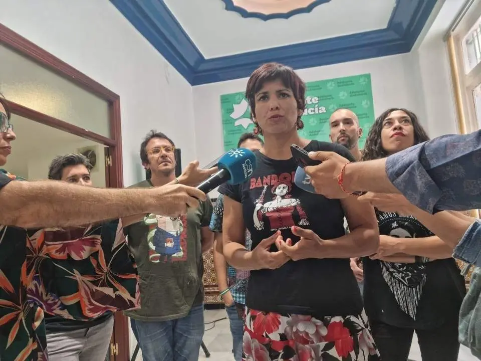 Teresa Rodr&iacute;guez ante los medios - EP