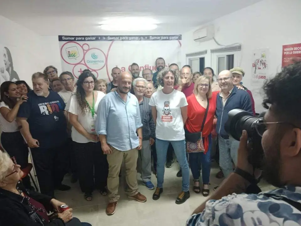Ruiz Berdejo y los integrantes de La Confluencia - La Confluencia