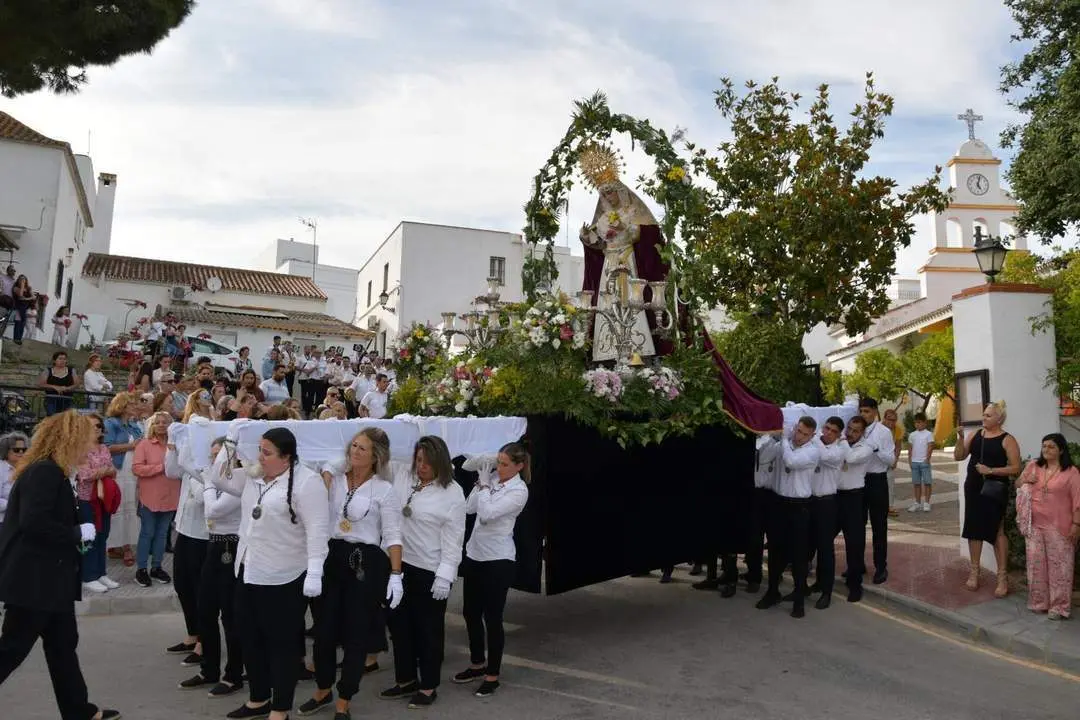 Procesi&oacute;n de la Virgen de los Dolores en Guadiaro. - AI