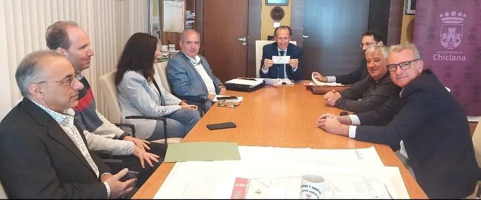 Firma de la venta entre el Ayuntamiento y la empresa  - VIVA