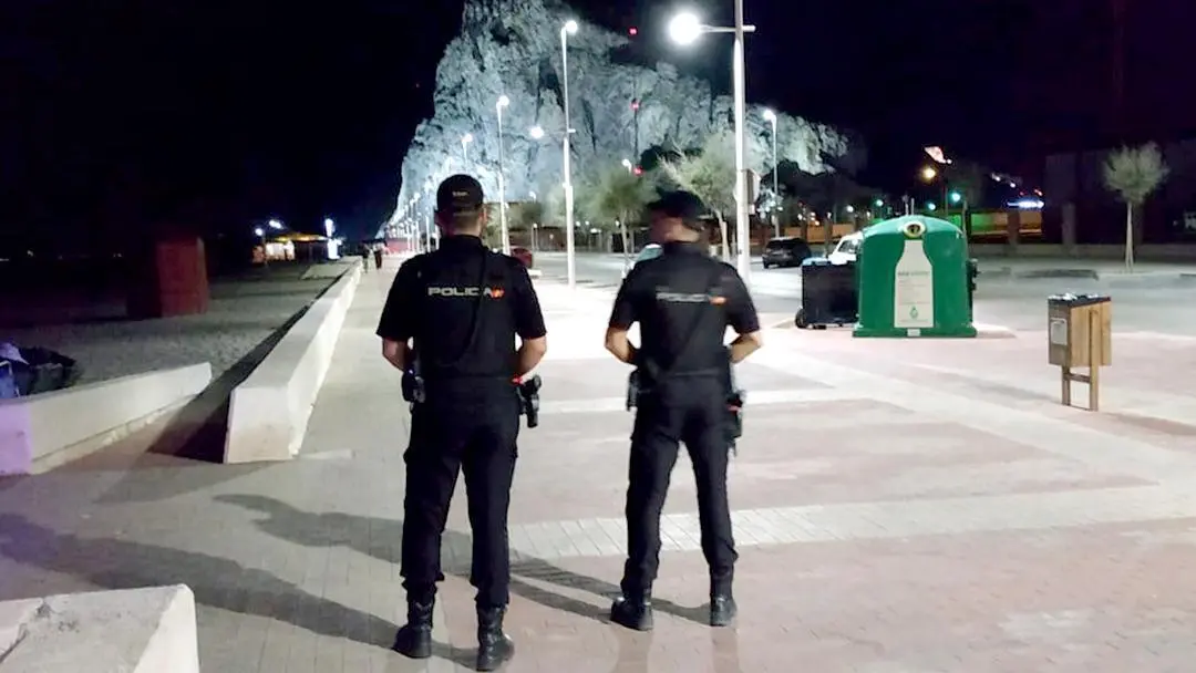 Polic&iacute;a Nacional en La L&iacute;nea | AI