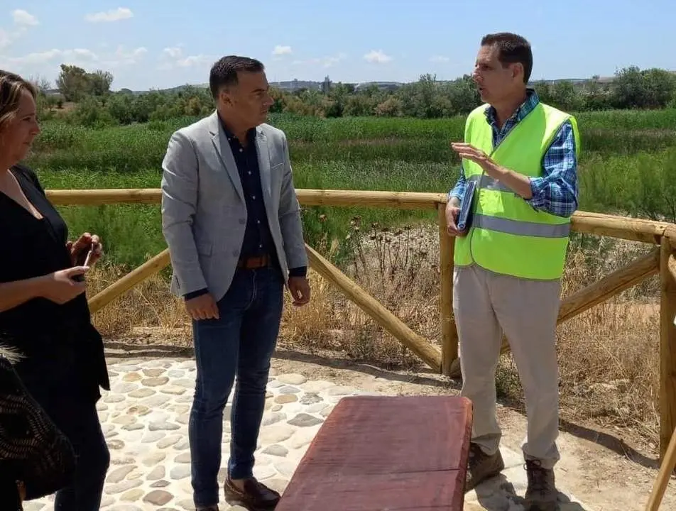 El delegado David Gil, junto al Guadalete.  - Andaluc&iacute;a Informaci&oacute;n