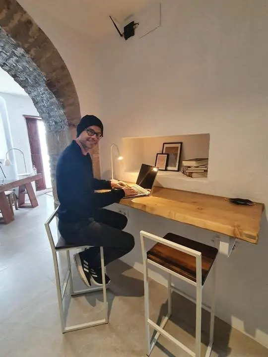 Miguel Olalquiaga y Peter Andreasen,  primeros n&oacute;madas digitales en Vejer. - 