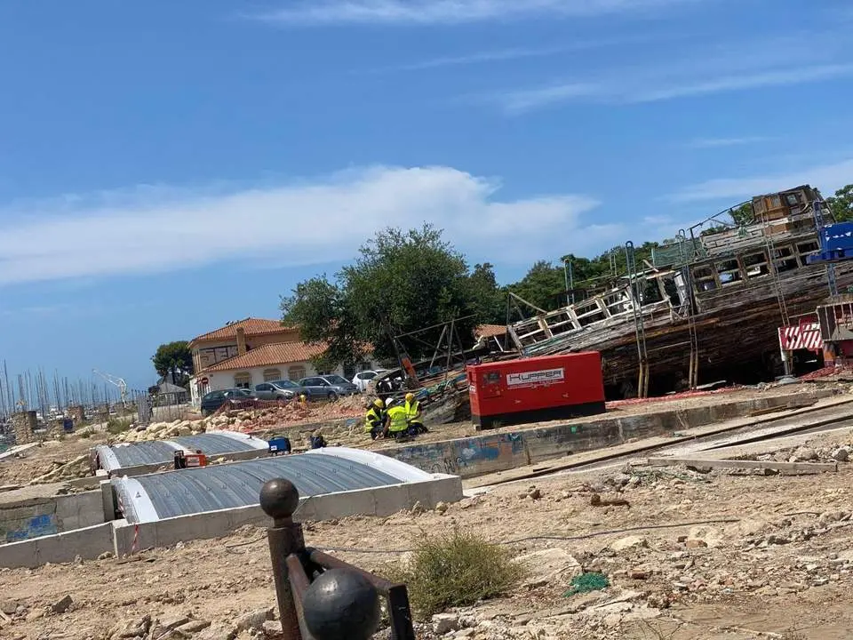 Instalada la pasarela peatonal del Paseo Fluvial.  - Viva. 