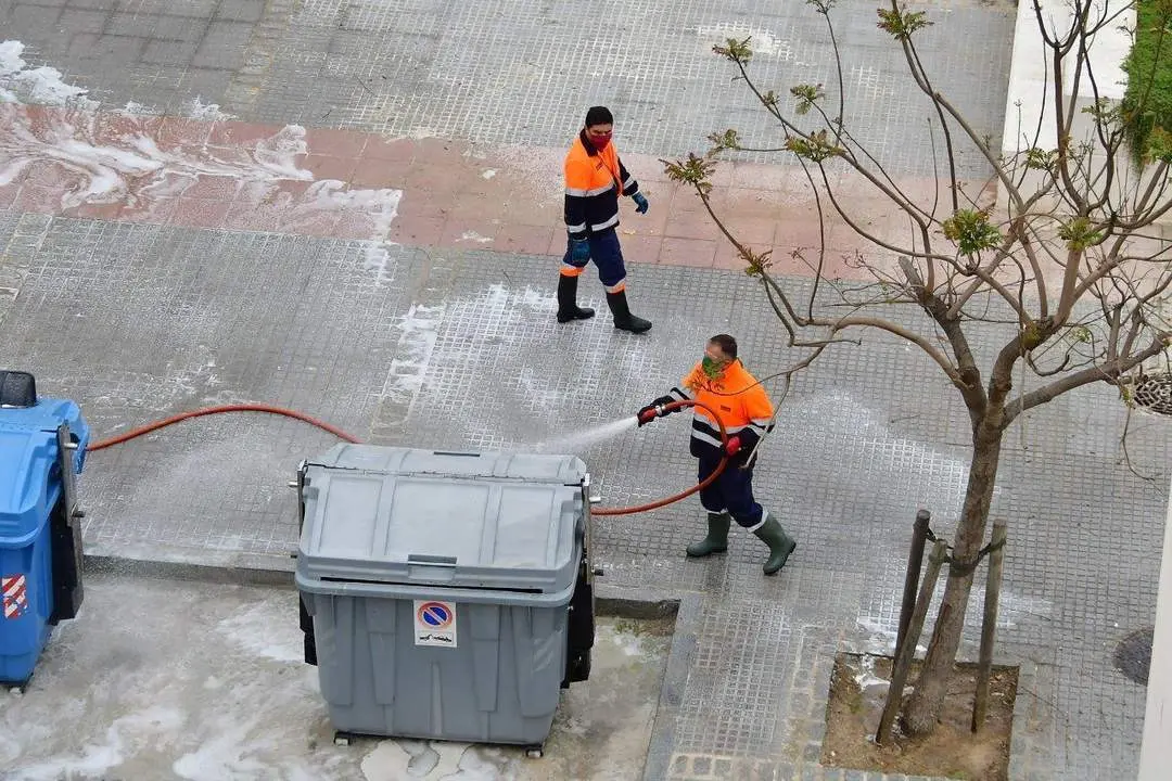 Operarios del servicio de limpieza de C&aacute;diz. - E. Garc&iacute;a