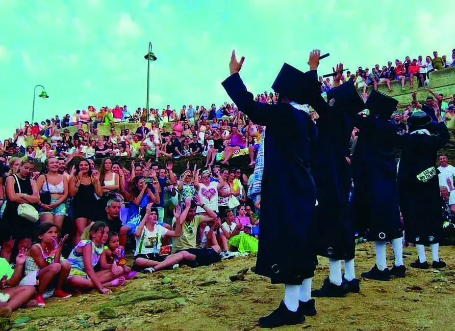 &lsquo;Los ultraortodoxos&rsquo; de Gago, sobre la arena de La Caleta. - Ra&uacute;l Albera