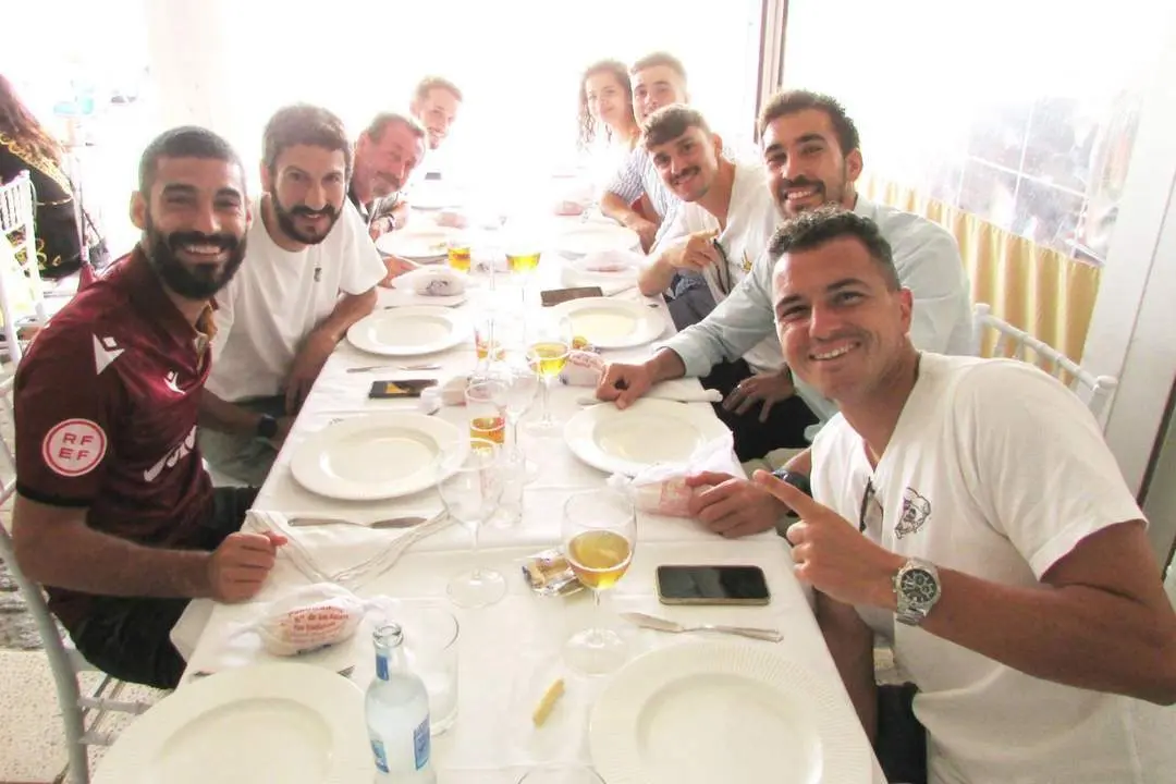 Mart&iacute; Cresp&iacute; y Airam Cabrera, en primer plano en el Restaurante Poma - Ra&uacute;l J. Bustillos