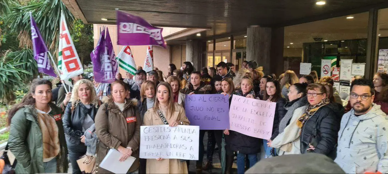 Concentraci&oacute;n contra el cierre de la guarder&iacute;a (archivo). - CCOO M&aacute;laga