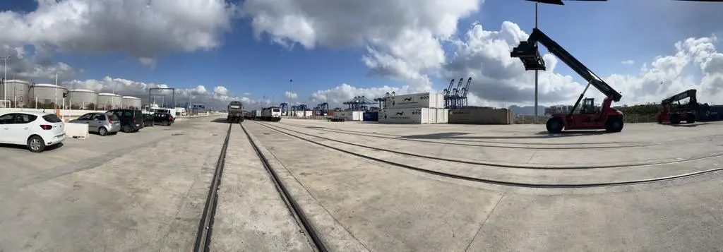 La terminal portuaria de ferrocarril. - A. I.