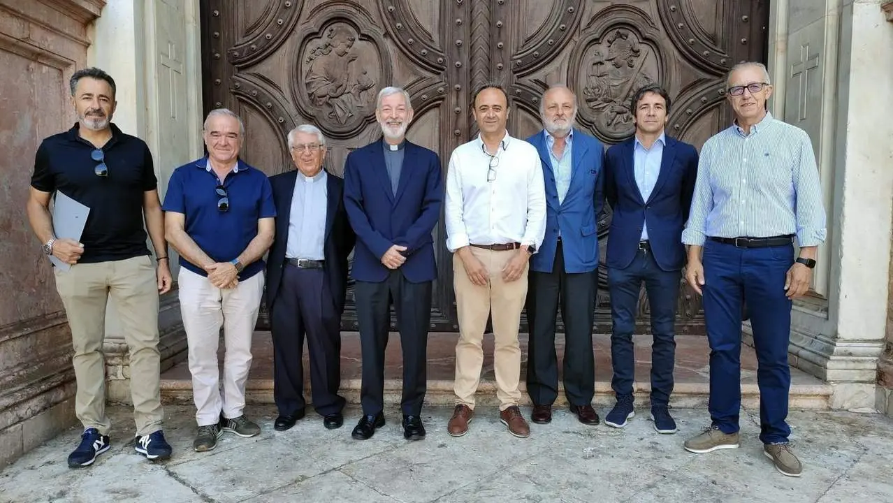 Firman el contrato y acta de inicio de las obras de la Catedral. - DI&Oacute;CESIS DE M&Aacute;LAGA