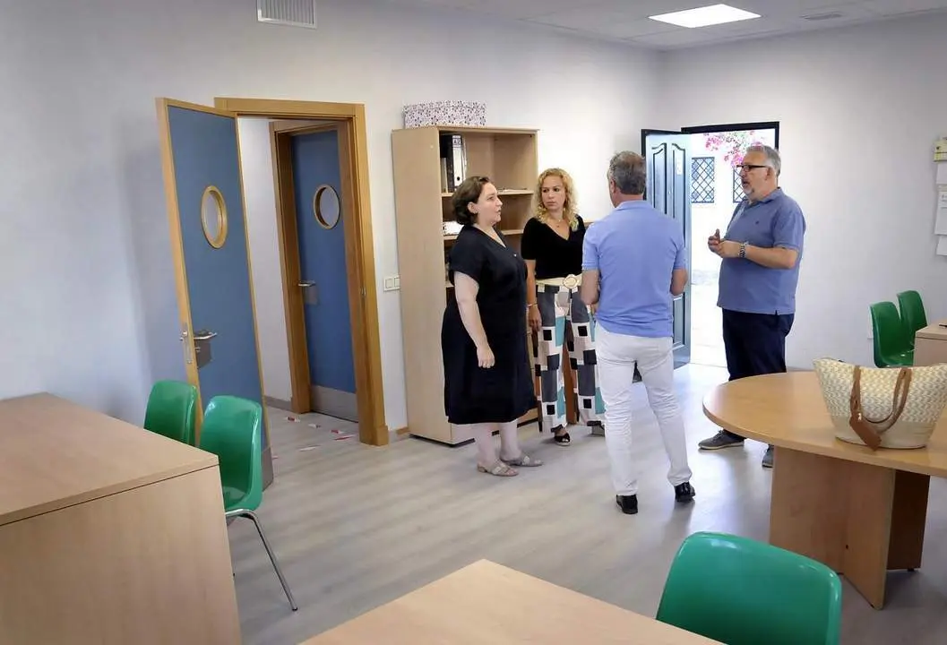 Bel&eacute;n de la Cuadra y Yessika Quintero en la oficina habilitada - jerez.es