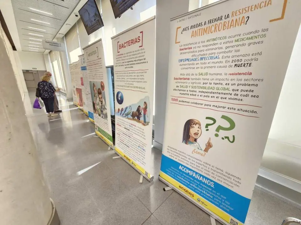 Paneles de la exposici&oacute;in. - Quir&oacute;nsalud M&aacute;laga