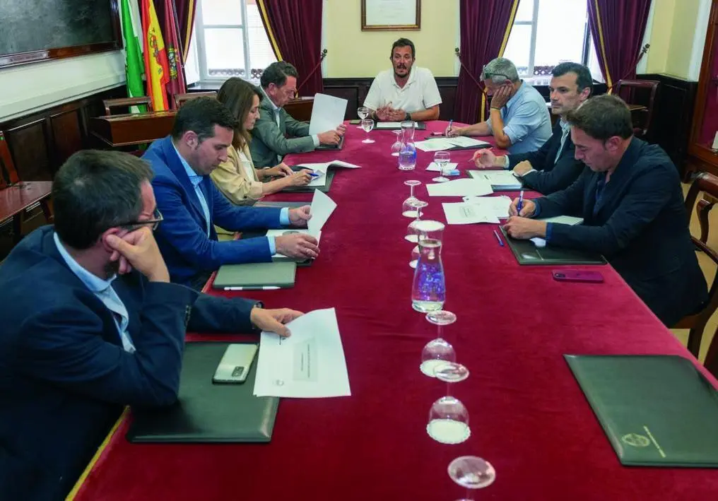 Reuni&oacute;n de Kichi y Bruno para abordar los fondos europeos. - VIVA