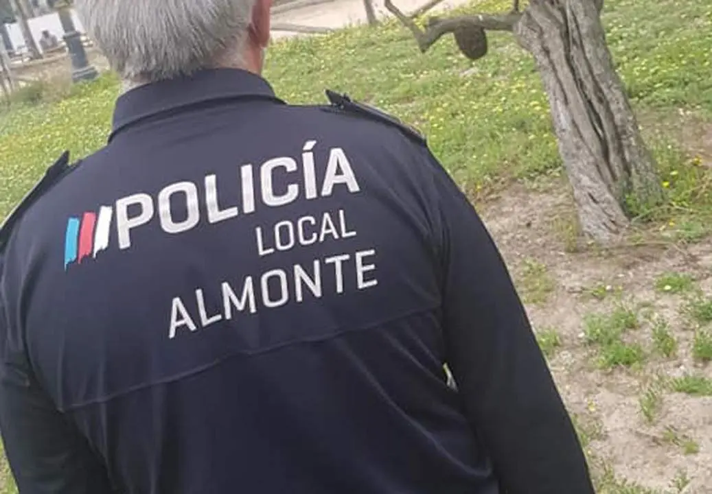 Polic&iacute;a Local de Almonte. - VH
