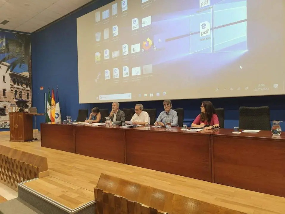 Cierre del claustro de la UMA  - VICENTE ROCA
