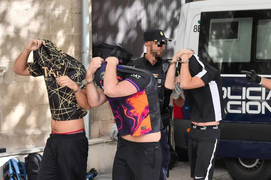 A disposici&oacute;n judicial los turistas detenidos por la violaci&oacute;n grupal en Palma